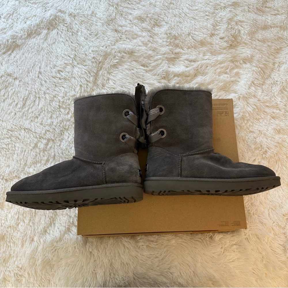 UGG Bailey Bow II Gray Suede Sheepskin Winter Boots Women’s Size 8 Fur Lined - Picture 5 of 10